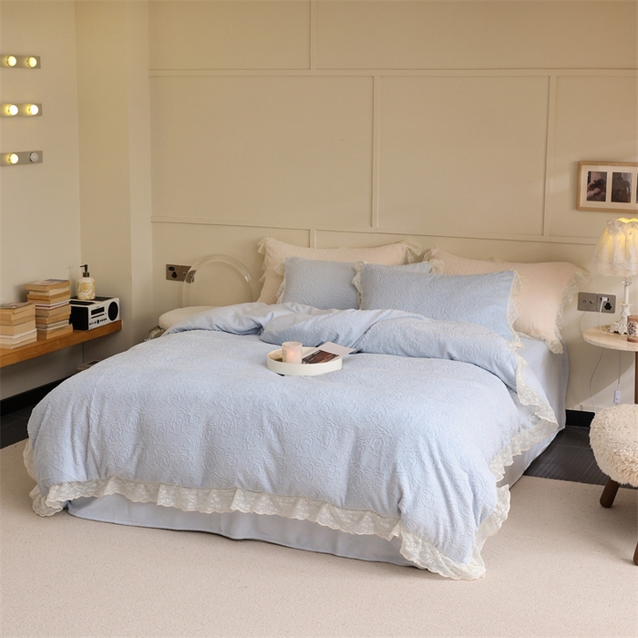 91家纺网 家纺一手货源 找家纺 柚子YOUTH 2023新款雪尼尔花边雕花绒四件套 奔赴 蓝