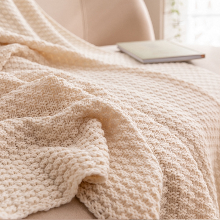 91家纺网 家纺一手货源 找家纺 朴尔家纺 2023新款北欧纳维亚系列日光流苏针织毯 米白色