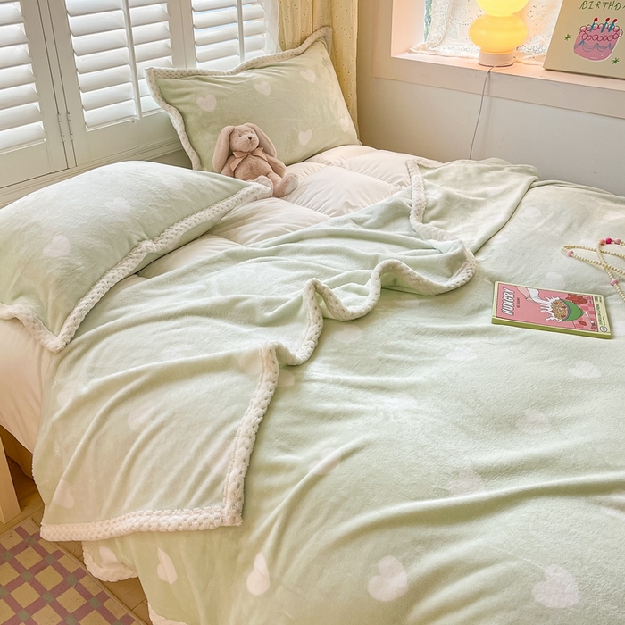 91家纺网 家纺一手货源 找家纺 川悦生活 2023新款双面240克宽边牛奶绒毯子 毛毯美好生活