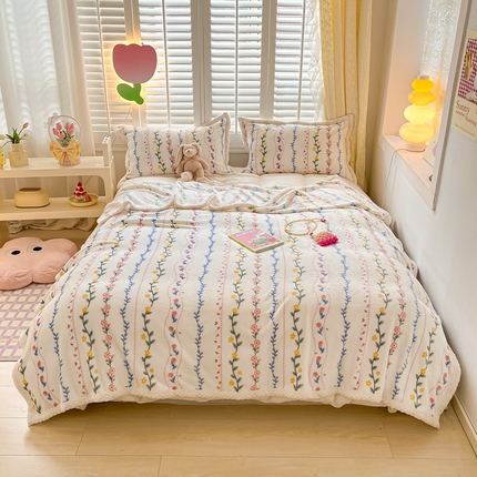 91家纺网 家纺一手货源 找家纺 （总）川悦生活 2023新款双面240克宽边牛奶绒毯子