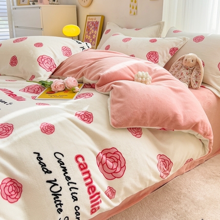 91家纺网 家纺一手货源 找家纺 全季家居2023新款小清新A类高克重加厚印花牛奶绒四件套 山茶花