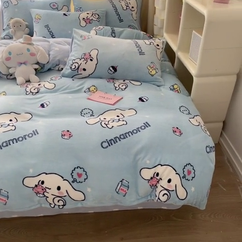 91家纺网 家纺一手货源 找家纺 博雅 2023新款三丽鸥正版授权卡通加厚牛奶绒系列四件套 甜品玉桂狗