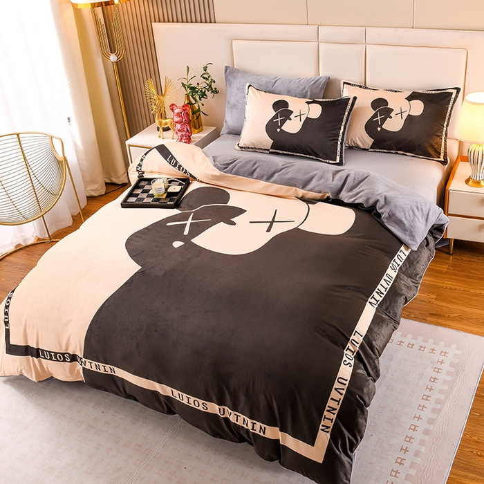 91家纺网 家纺一手货源 找家纺 爵仕家纺 2023新款暴力熊牛奶绒系列四件套 格调熊