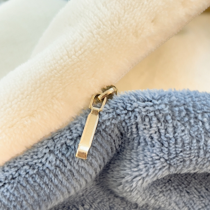 91家纺网 家纺一手货源 找家纺 全季家居2023新款小清新A类高克重加厚印花牛奶绒四件套 字母小狗