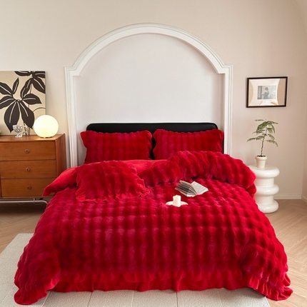 91家纺网 家纺一手货源 找家纺 （总）淑女公社家纺 2024新款580克高克重仿皮草獭兔毛绒大泡泡四件套牛奶绒床裙款