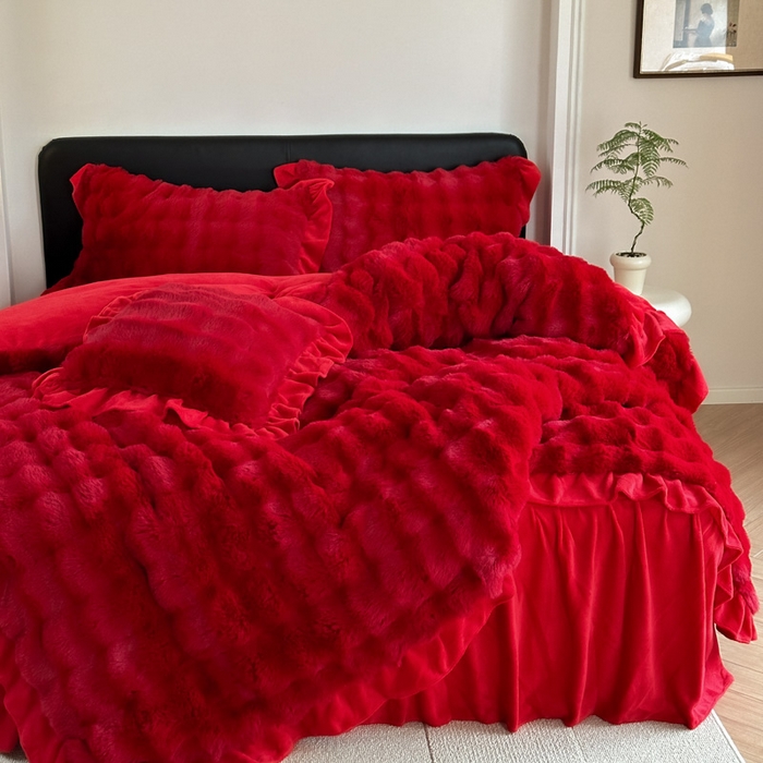 91家纺网 家纺一手货源 找家纺 淑女公社家纺 2024新款580克高克重仿皮草獭兔毛绒大泡泡四件套牛奶绒床裙款 兔兔绒 大红