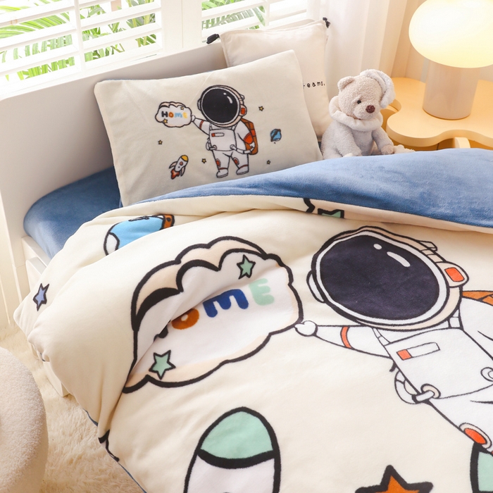 91家纺网 家纺一手货源 找家纺 鱼宝 2023新款大版牛奶绒婴童套件 快乐星球白