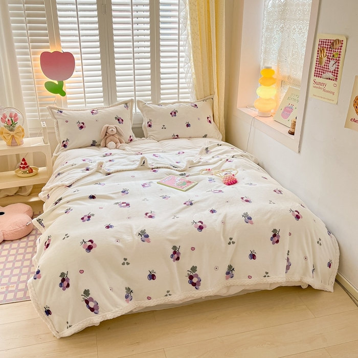 91家纺网 家纺一手货源 找家纺 川悦生活 2023新款双面240克宽边牛奶绒毯子 毛毯葡萄庄园