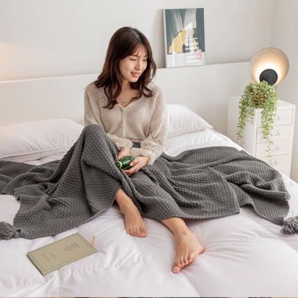 91家纺网 家纺一手货源 找家纺 （总）朴尔家纺 2023新款北欧纳维亚系列日光流苏针织毯