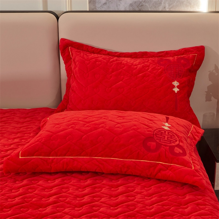 91家纺网 家纺一手货源 找家纺 宜凡家纺 2023秋冬新品婴儿绒婚庆床盖四件套 花嫁喜愿