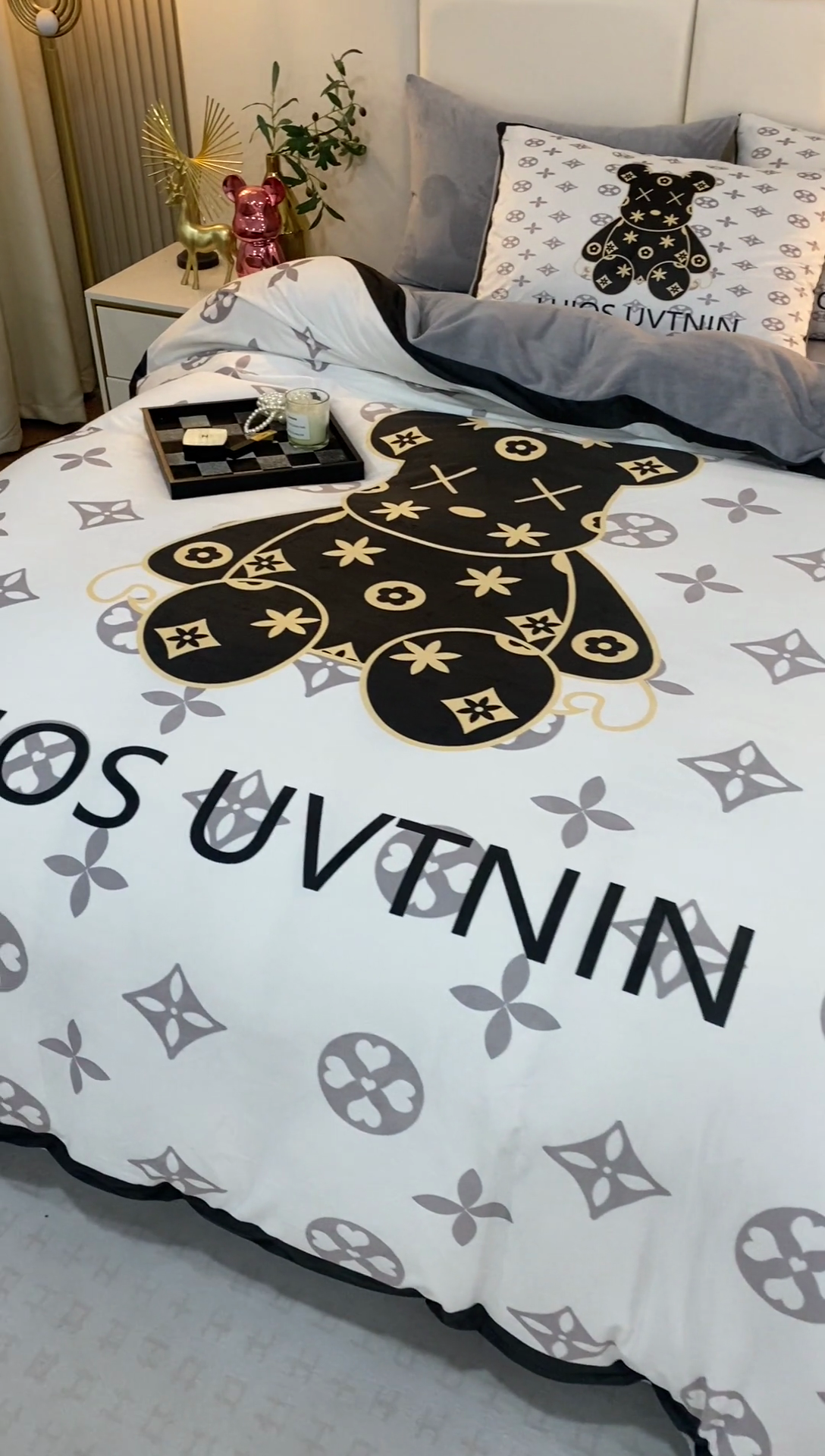 91家纺网 家纺一手货源 找家纺 爵仕家纺 2023新款暴力熊牛奶绒系列四件套 小黑熊