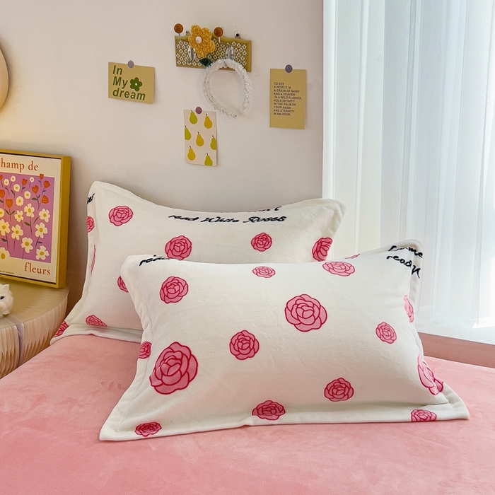 91家纺网 家纺一手货源 找家纺 全季家居2023新款小清新A类高克重加厚印花牛奶绒四件套 山茶花