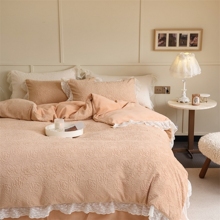 91家纺网 家纺一手货源 找家纺 柚子YOUTH 2023新款雪尼尔花边雕花绒四件套 奔赴 桔