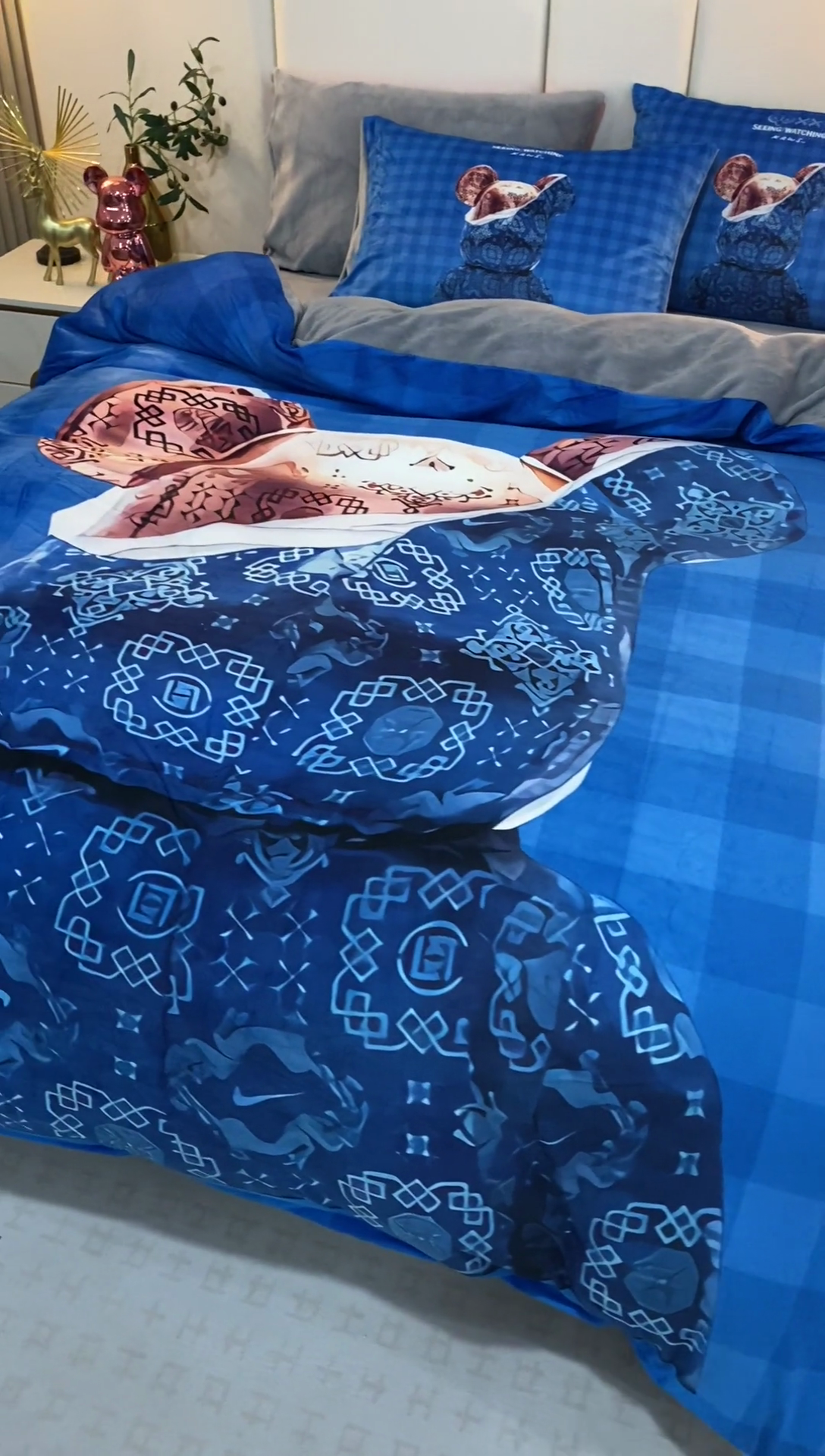 91家纺网 家纺一手货源 找家纺 爵仕家纺 2023新款暴力熊牛奶绒系列四件套 格子熊