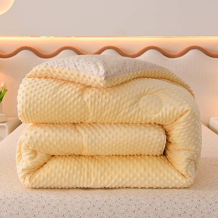 91家纺网 家纺一手货源 找家纺 圣楚家纺  2024新款豆豆绒保暖冬被 小睡棉黄