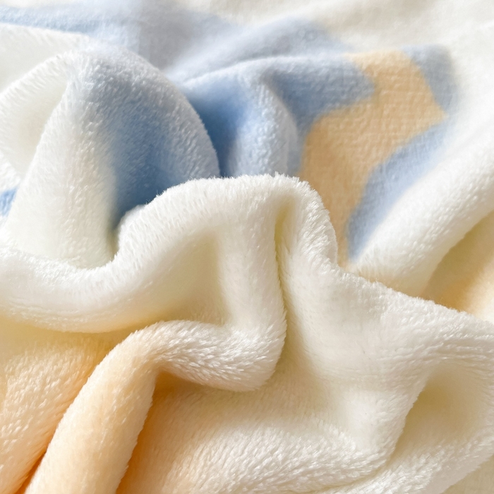 91家纺网 家纺一手货源 找家纺 川悦生活 2023新款双面240克宽边牛奶绒毯子 毛毯浪漫国度-蓝