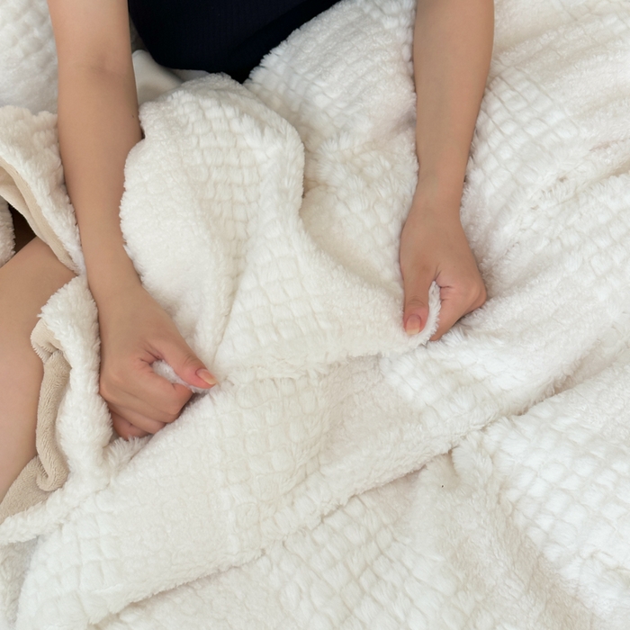 91家纺网 家纺一手货源 找家纺 玛奇朵 2023新款秋冬泰兔绒提花四件套-朵以 朵以-白