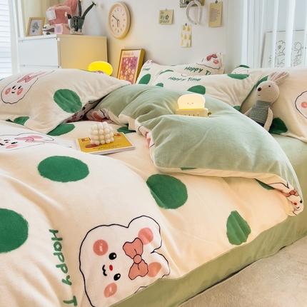 91家纺网 家纺一手货源 找家纺 全季家居2023新款小清新A类高克重加厚印花牛奶绒四件套 点点兔