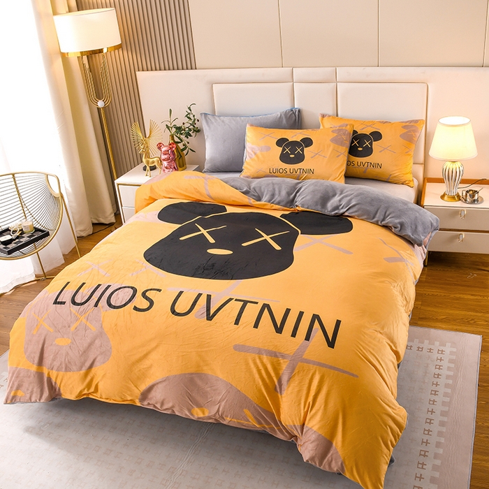 91家纺网 家纺一手货源 找家纺 爵仕家纺 2023新款暴力熊牛奶绒系列四件套 小黄熊