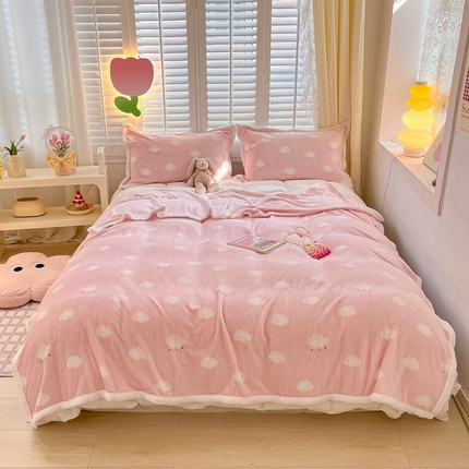 91家纺网 家纺一手货源 找家纺 （总）川悦生活 2023新款双面240克宽边牛奶绒毯子