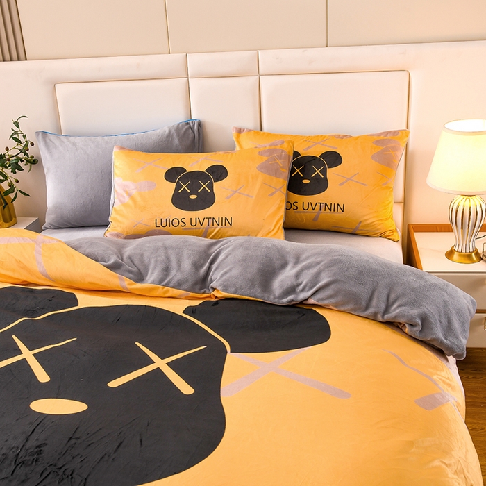 91家纺网 家纺一手货源 找家纺 爵仕家纺 2023新款暴力熊牛奶绒系列四件套 小黄熊