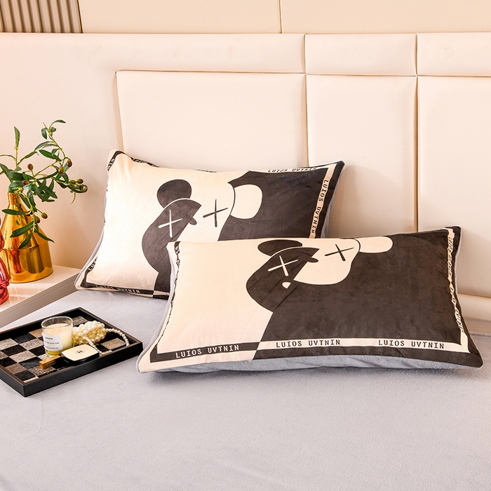 91家纺网 家纺一手货源 找家纺 爵仕家纺 2023新款暴力熊牛奶绒系列四件套 钢铁熊