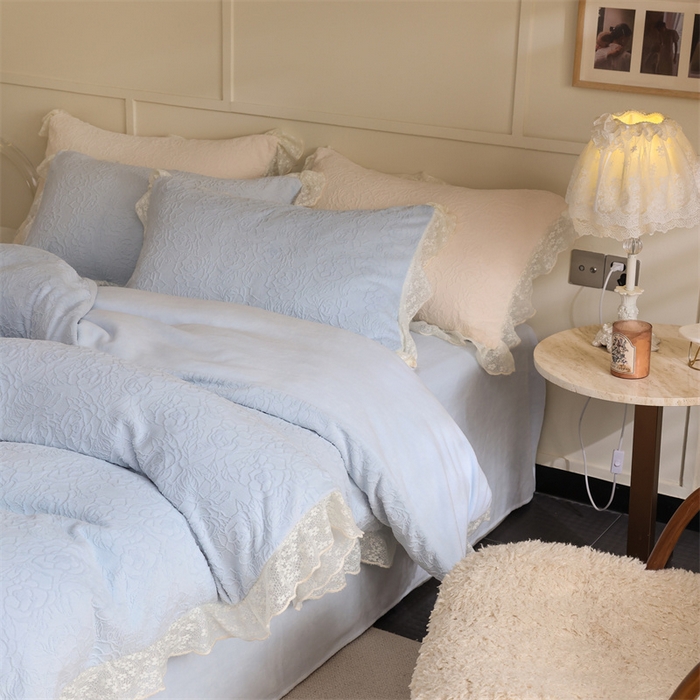 91家纺网 家纺一手货源 找家纺 柚子YOUTH 2023新款雪尼尔花边雕花绒四件套 奔赴 蓝