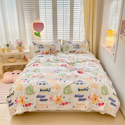 91家纺网 家纺一手货源 找家纺 （总）川悦生活 2023新款双面240克宽边牛奶绒毯子