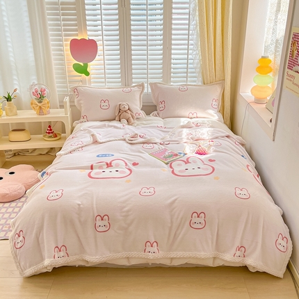 91家纺网 家纺一手货源 找家纺 （总）川悦生活 2023新款双面240克宽边牛奶绒毯子