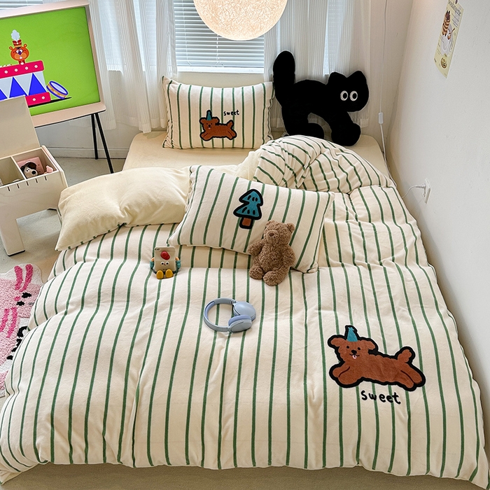 91家纺网 家纺一手货源 找家纺 昔可家纺 2023新款大版数码印花保暖牛奶绒四件套 圣诞帽狗狗