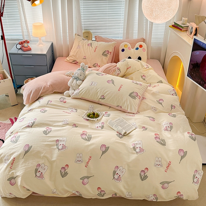 91家纺网 家纺一手货源 找家纺 昔可家纺 2023新款y2k卡通印花系列棉加绒四件套 软萌兔兔郁金