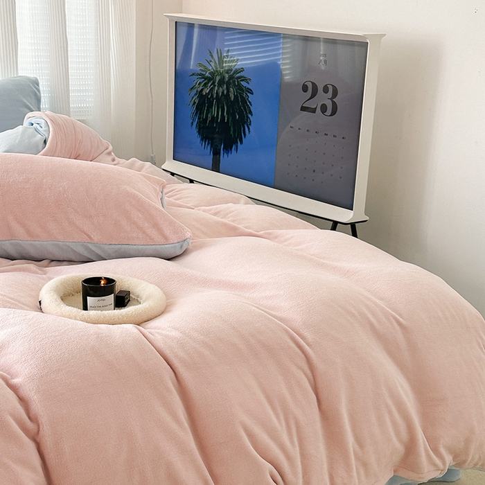 91家纺网 家纺一手货源 找家纺 昔可家纺 2023新款奶油纯色系列双拼牛奶绒四件套 草莓慕斯