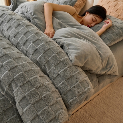 91家纺网 家纺一手货源 找家纺 （总）晨曦家纺 2023新款塔芙绒牛奶绒可拆洗冬被-初暖系列