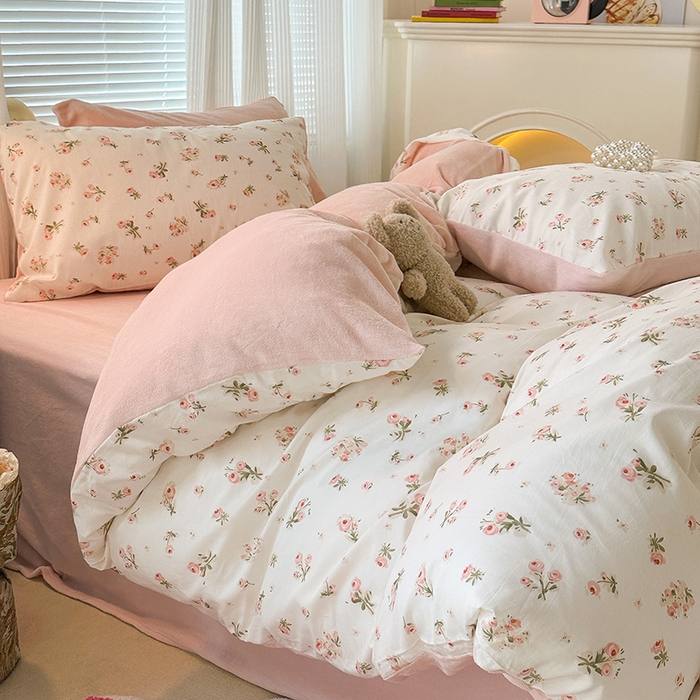 91家纺网 家纺一手货源 找家纺 昔可家纺 2023新款y2k卡通印花系列棉加绒四件套 粉黛落樱