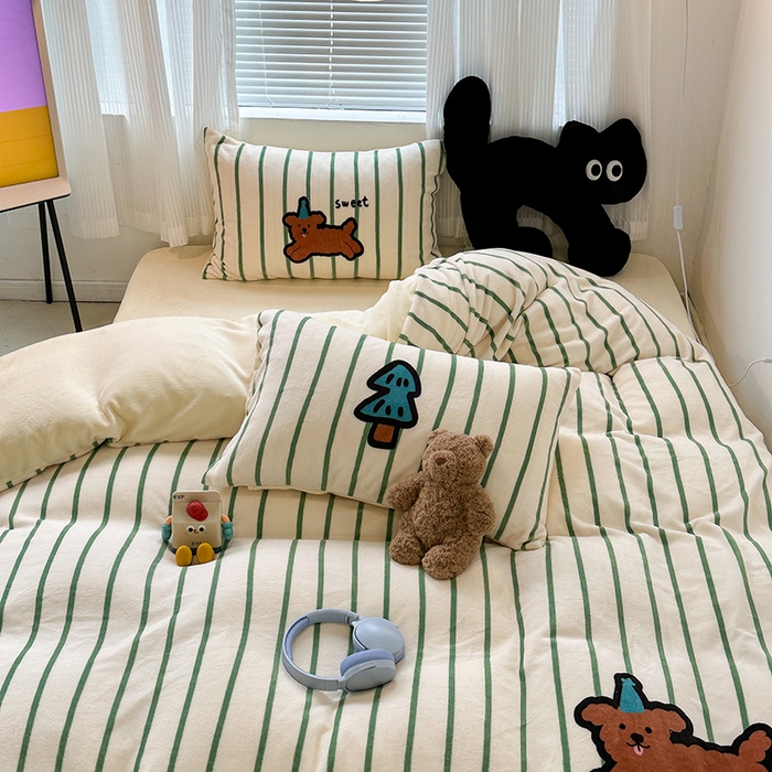 91家纺网 家纺一手货源 找家纺 昔可家纺 2023新款大版数码印花保暖牛奶绒四件套 圣诞帽狗狗