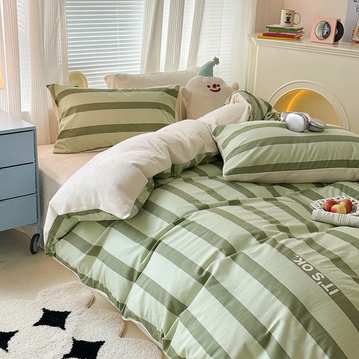 91家纺网 家纺一手货源 找家纺 昔可家纺 2023新款y2k卡通印花系列棉加绒四件套 绿条字母