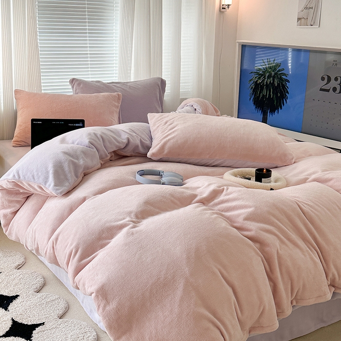 91家纺网 家纺一手货源 找家纺 昔可家纺 2023新款奶油纯色系列双拼牛奶绒四件套 奶油粉