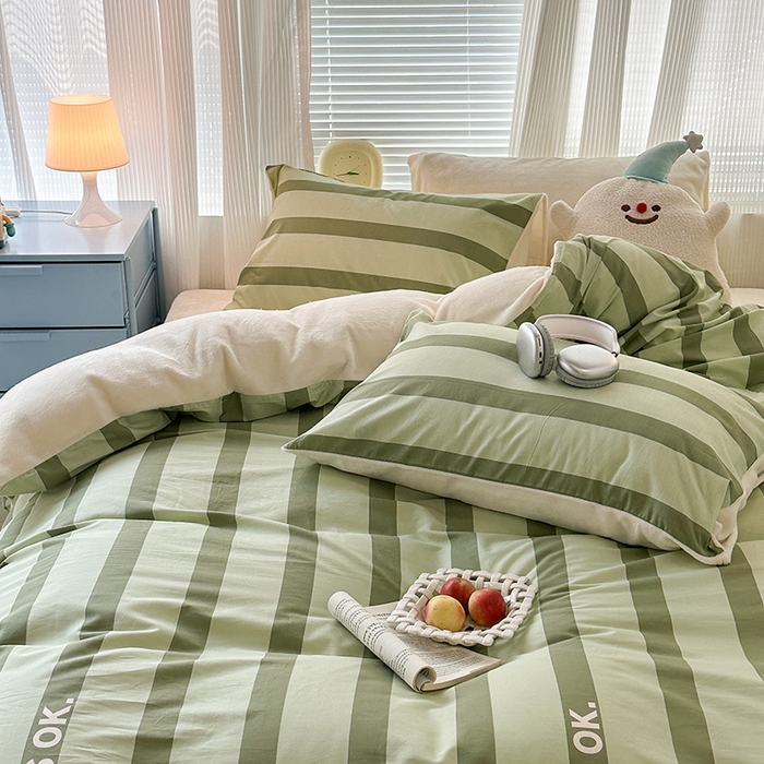 91家纺网 家纺一手货源 找家纺 昔可家纺 2023新款y2k卡通印花系列棉加绒四件套 绿条字母