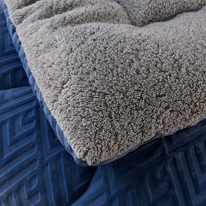 91家纺网 家纺一手货源 找家纺 金灵居 2025新款6D雕花绒冬被纯色牛奶绒宝宝绒被子被芯春秋被 宾利蓝