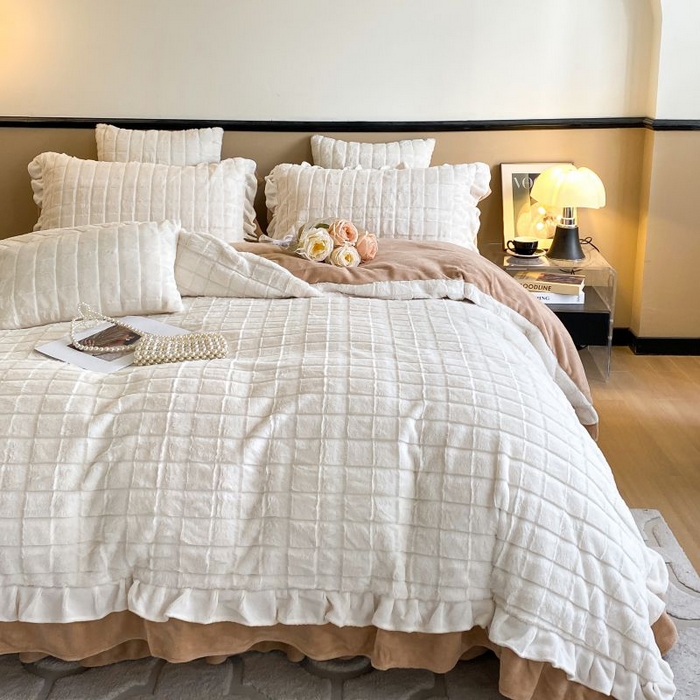 91家纺网 家纺一手货源 找家纺 金麦家纺 2023新款皮草级兔兔绒四件套 黛美娜-奶昔白