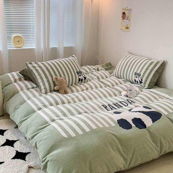 91家纺网 家纺一手货源 找家纺 昔可家纺 2023新款大版数码印花保暖牛奶绒四件套 趴趴熊猫