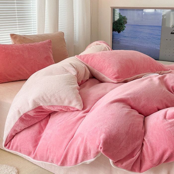 91家纺网 家纺一手货源 找家纺 昔可家纺2023新款奶油纯色系列双拼牛奶绒四件套 树莓粉拼粉