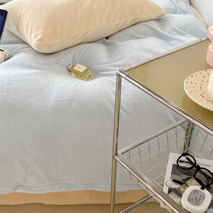 91家纺网 家纺一手货源 找家纺 昔可家纺 2023新款奶油纯色系列双拼牛奶绒四件套 奶油蓝拼黄