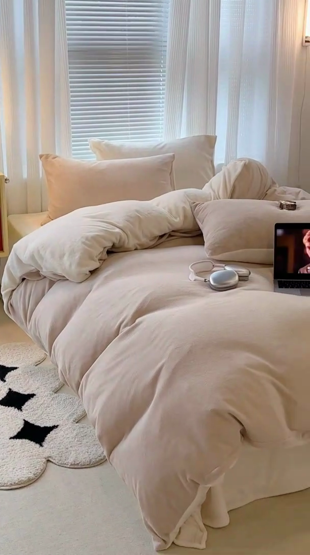 91家纺网 家纺一手货源 找家纺 昔可家纺2023新款奶油纯色系列双拼牛奶绒四件套 海盐奶杏