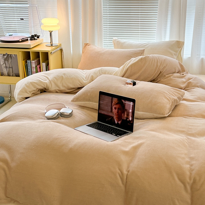 91家纺网 家纺一手货源 找家纺 昔可家纺 2023新款奶油纯色系列双拼牛奶绒四件套 海盐奶杏