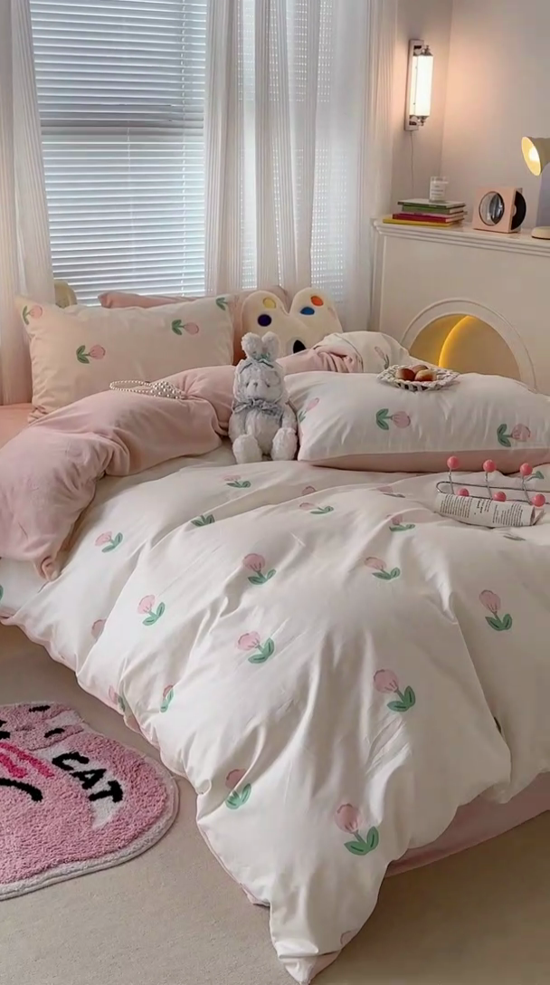 91家纺网 家纺一手货源 找家纺 昔可家纺 2023新款y2k卡通印花系列棉加绒四件套 粉嫩小郁金