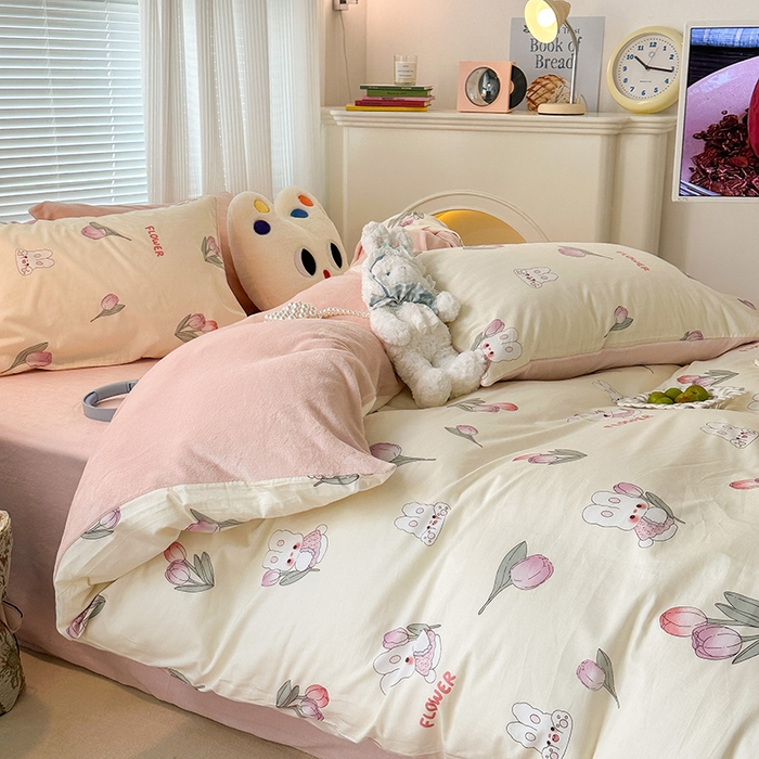 91家纺网 家纺一手货源 找家纺 昔可家纺 2023新款y2k卡通印花系列棉加绒四件套 软萌兔兔郁金