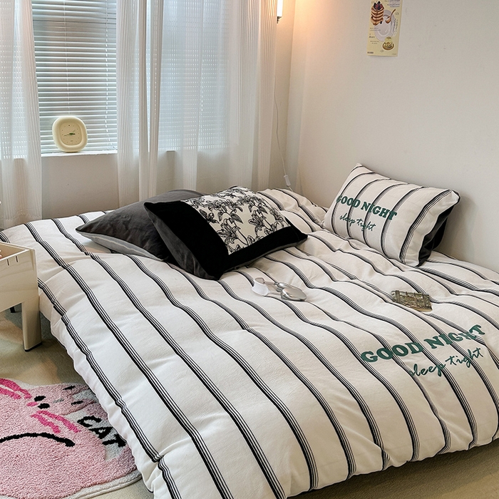 91家纺网 家纺一手货源 找家纺 昔可家纺 2023新款大版数码印花保暖牛奶绒四件套 黑条茶歇花