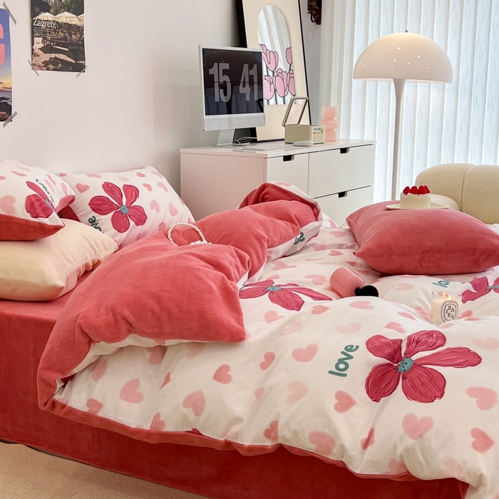 91家纺网 家纺一手货源 找家纺 昔可家纺 2023新款y2k卡通印花系列棉加绒四件套 花枝俏漫