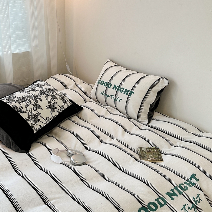 91家纺网 家纺一手货源 找家纺 昔可家纺 2023新款大版数码印花保暖牛奶绒四件套 黑条茶歇花